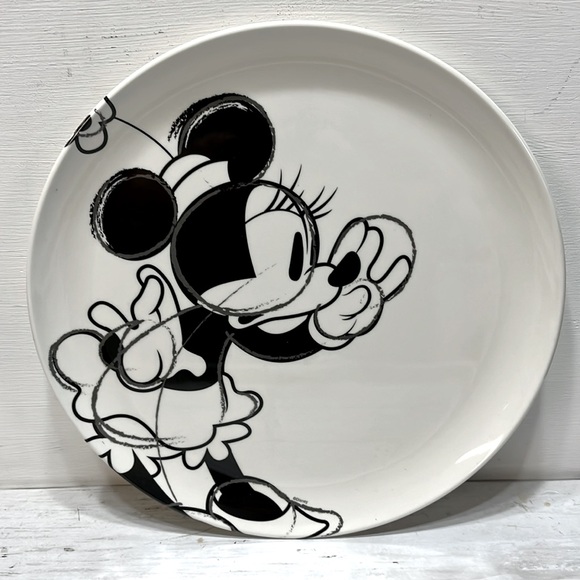 Set of 3 Disney Plates. Two of Mickey and one of Minnie. - Picture 4 of 6